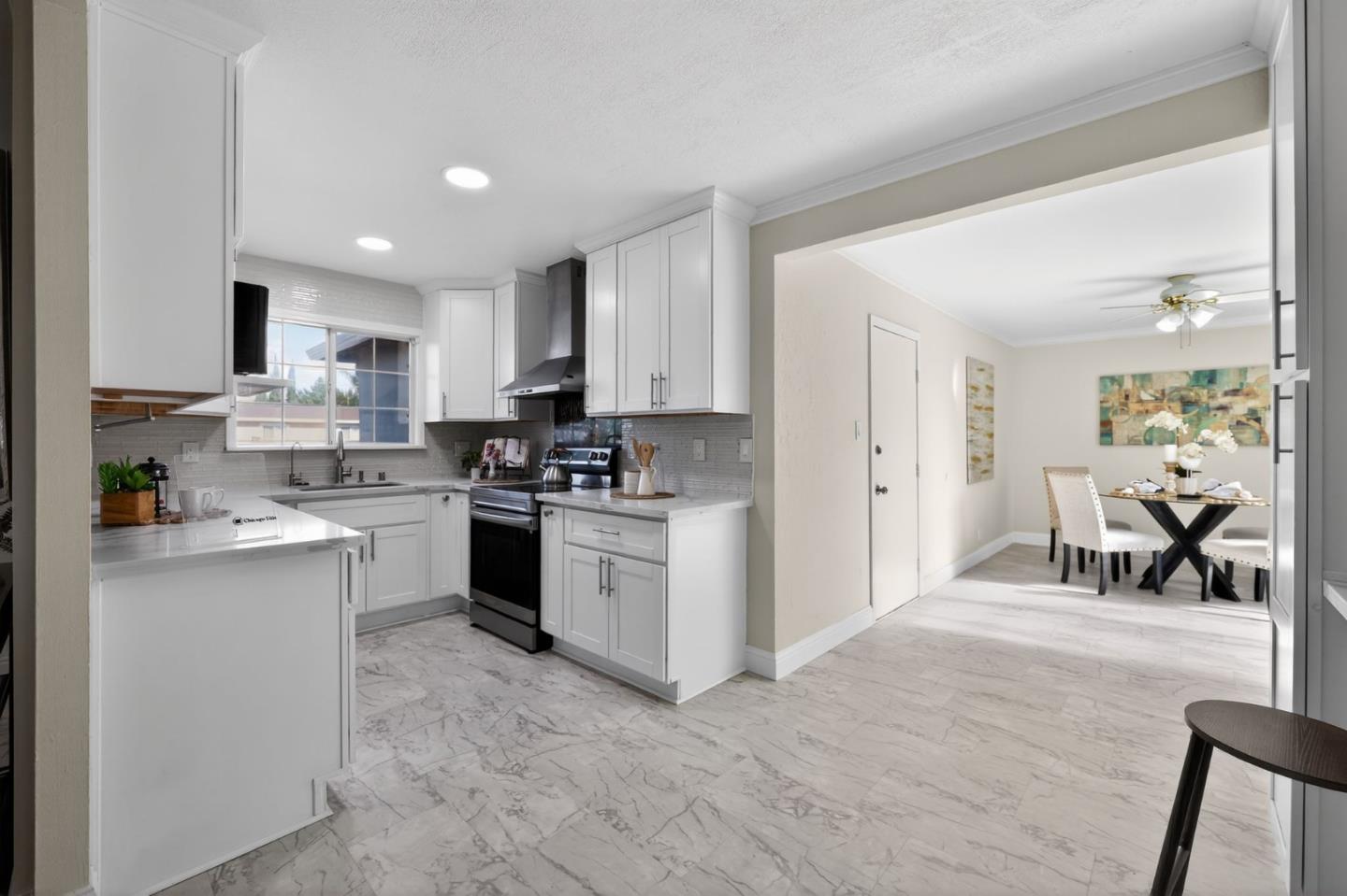 Detail Gallery Image 5 of 28 For 240 Santa Rosa Dr, San Jose,  CA 95111 - 3 Beds | 2 Baths