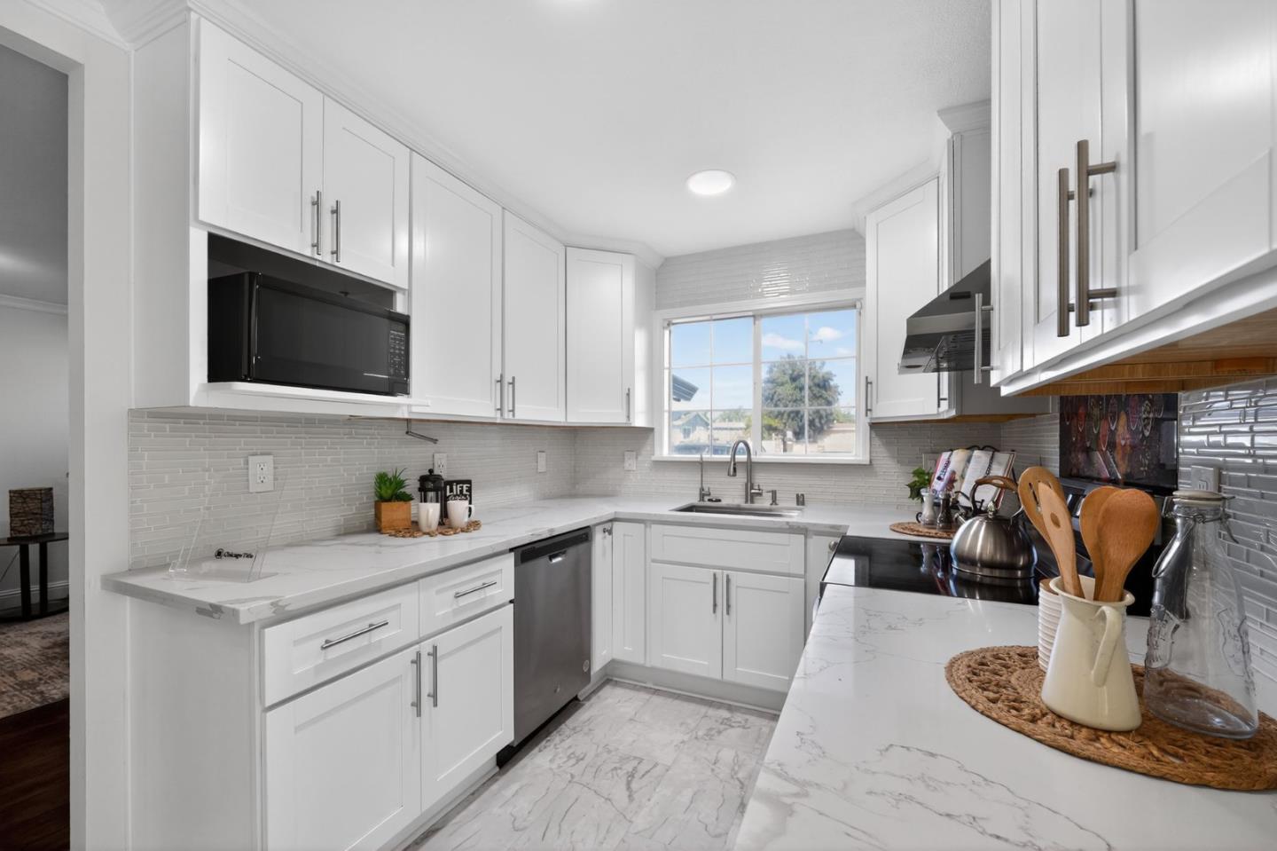 Detail Gallery Image 9 of 28 For 240 Santa Rosa Dr, San Jose,  CA 95111 - 3 Beds | 2 Baths