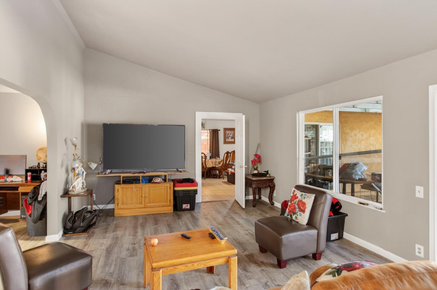 Detail Gallery Image 10 of 43 For 407 Southside Dr, San Jose,  CA 95111 - 6 Beds | 4/1 Baths