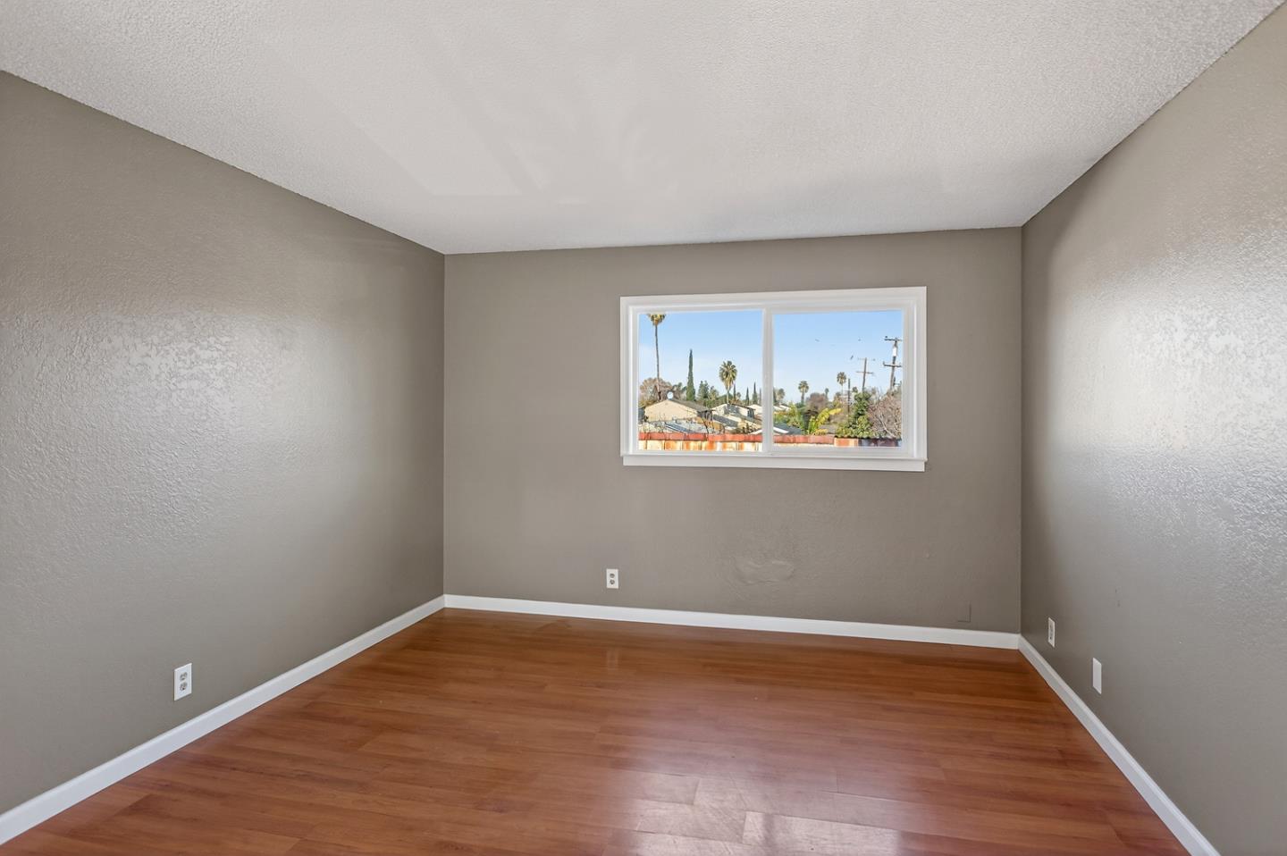 Detail Gallery Image 15 of 43 For 407 Southside Dr, San Jose,  CA 95111 - 6 Beds | 4/1 Baths