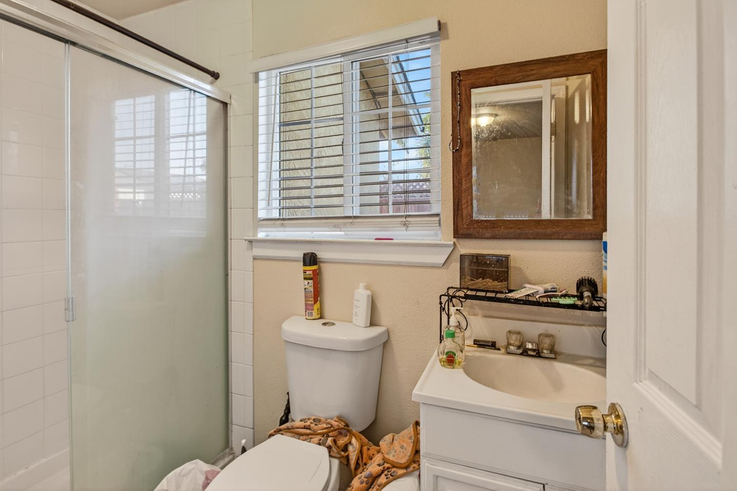 Detail Gallery Image 23 of 43 For 407 Southside Dr, San Jose,  CA 95111 - 6 Beds | 4/1 Baths
