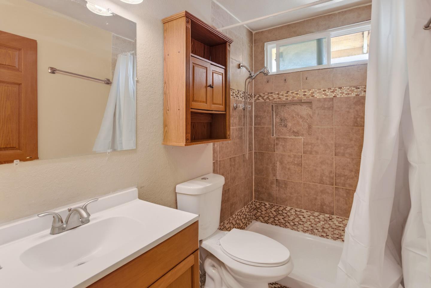 Detail Gallery Image 27 of 43 For 407 Southside Dr, San Jose,  CA 95111 - 6 Beds | 4/1 Baths