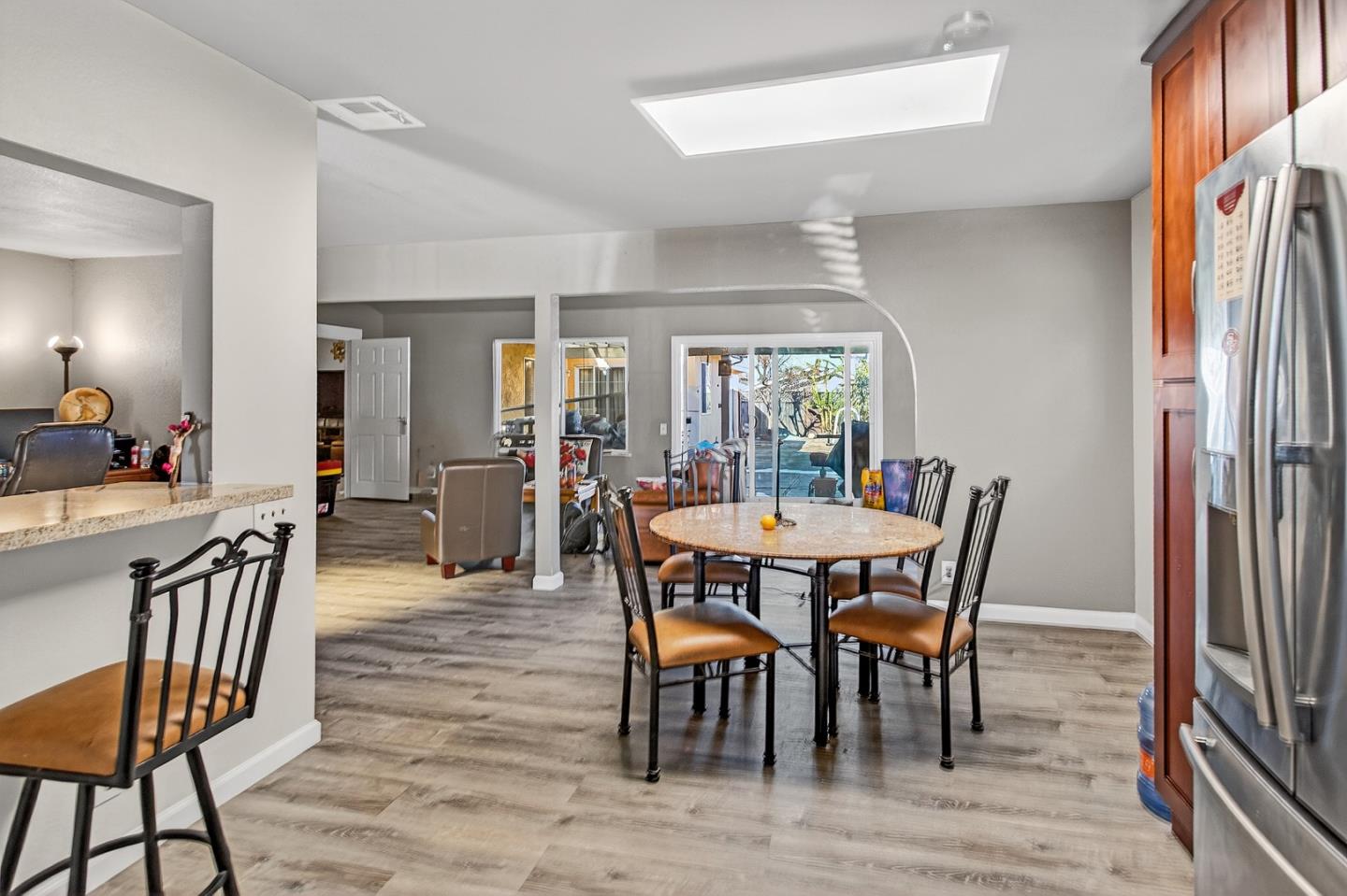 Detail Gallery Image 3 of 43 For 407 Southside Dr, San Jose,  CA 95111 - 6 Beds | 4/1 Baths