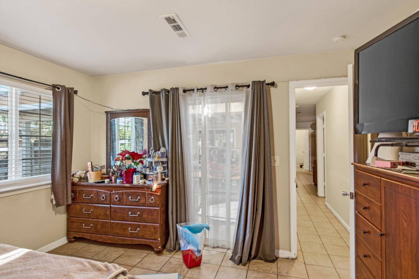 Detail Gallery Image 32 of 43 For 407 Southside Dr, San Jose,  CA 95111 - 6 Beds | 4/1 Baths