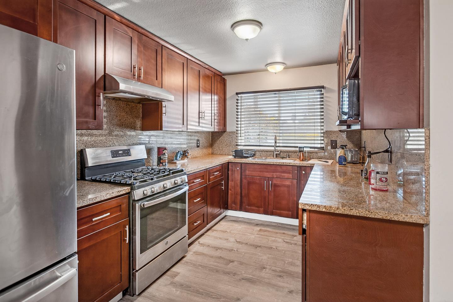 Detail Gallery Image 4 of 43 For 407 Southside Dr, San Jose,  CA 95111 - 6 Beds | 4/1 Baths