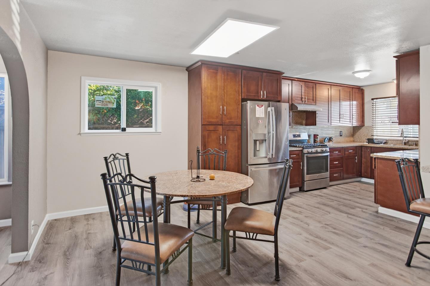 Detail Gallery Image 7 of 43 For 407 Southside Dr, San Jose,  CA 95111 - 6 Beds | 4/1 Baths