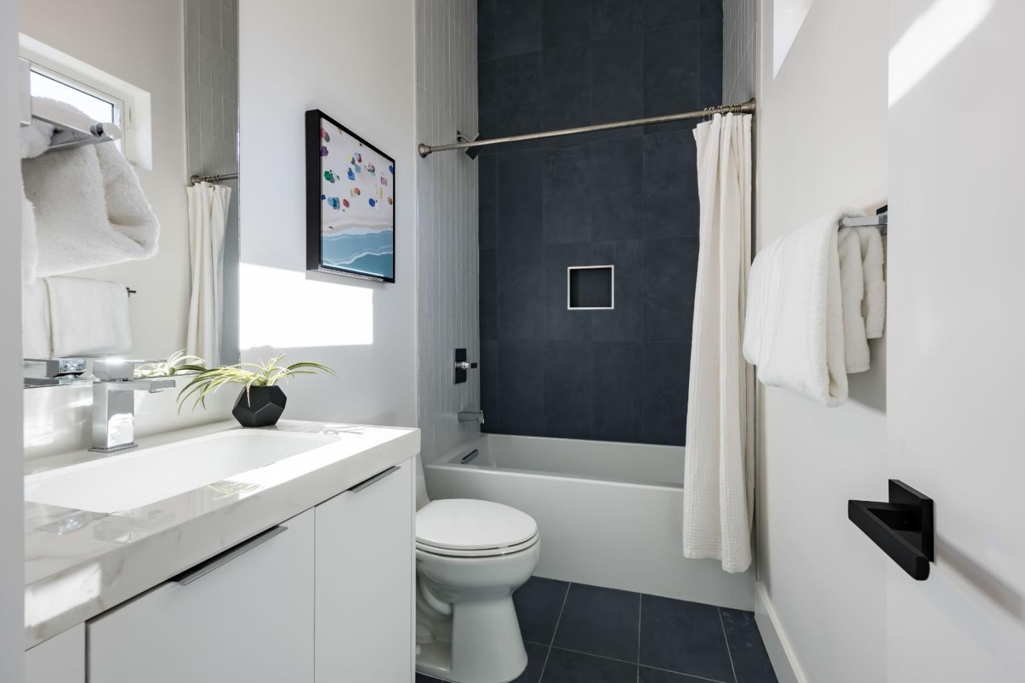 Detail Gallery Image 17 of 32 For 1686 Parkhills Ave, Los Altos,  CA 94024 - 6 Beds | 6 Baths