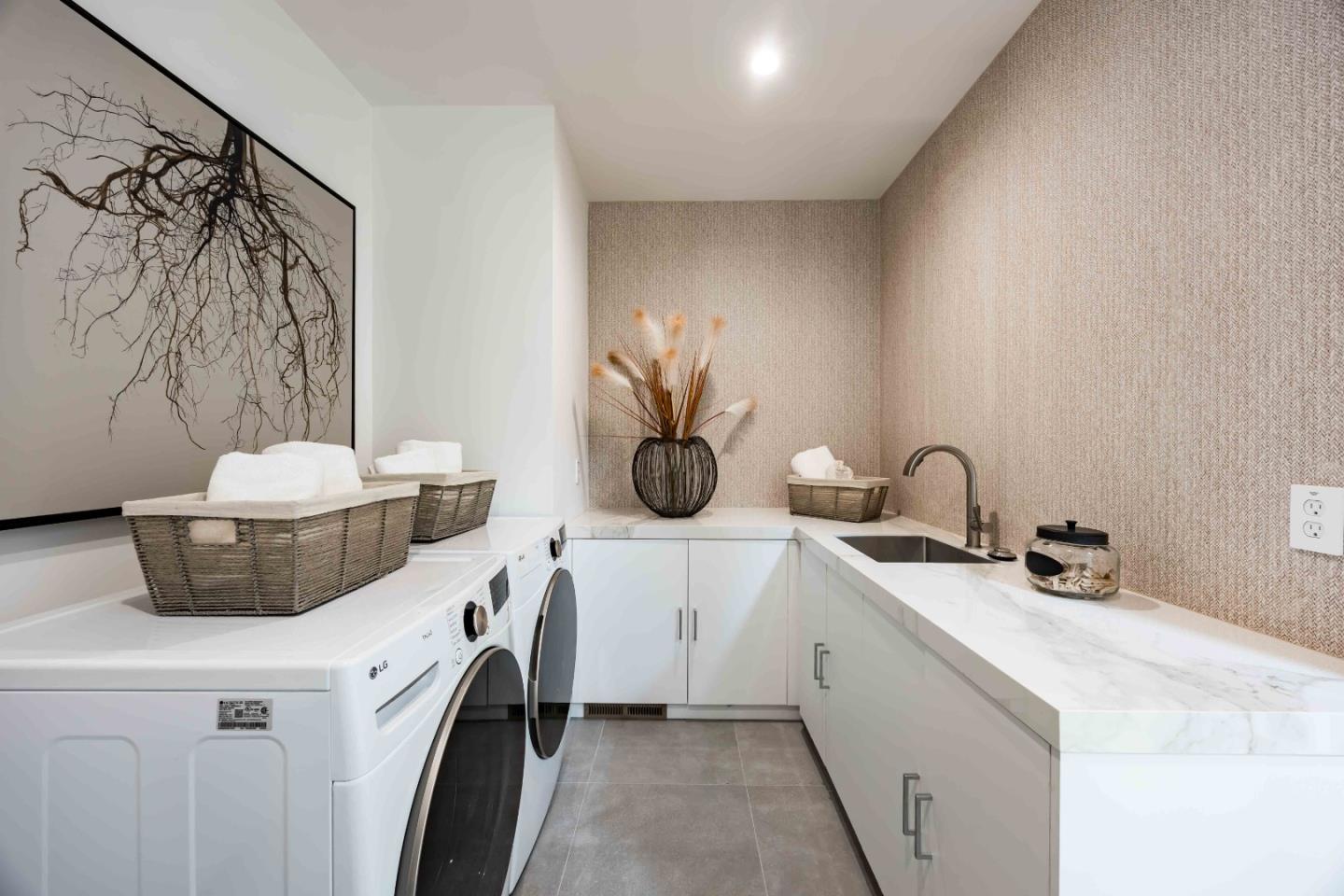 Detail Gallery Image 23 of 32 For 1686 Parkhills Ave, Los Altos,  CA 94024 - 6 Beds | 6 Baths