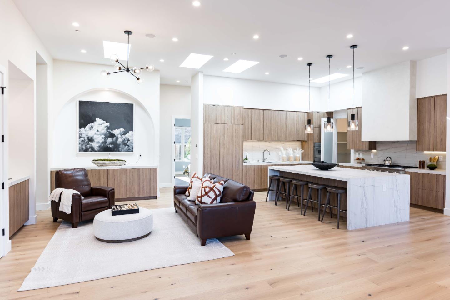 Detail Gallery Image 5 of 32 For 1686 Parkhills Ave, Los Altos,  CA 94024 - 6 Beds | 6 Baths