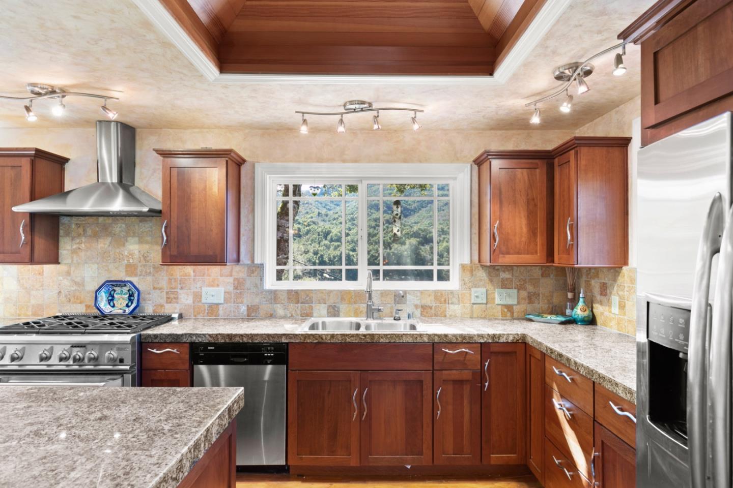 Detail Gallery Image 13 of 47 For 38025 Poppy Tree Ln, Carmel Valley,  CA 93924 - 3 Beds | 3 Baths