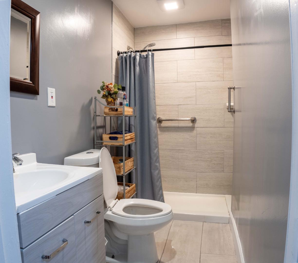 Detail Gallery Image 10 of 12 For 2232 Euclid Ave, East Palo Alto,  CA 94303 - 4 Beds | 2/1 Baths