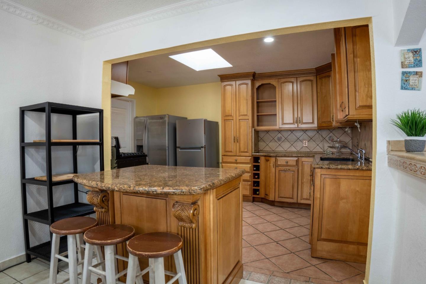 Detail Gallery Image 3 of 12 For 2232 Euclid Ave, East Palo Alto,  CA 94303 - 4 Beds | 2/1 Baths