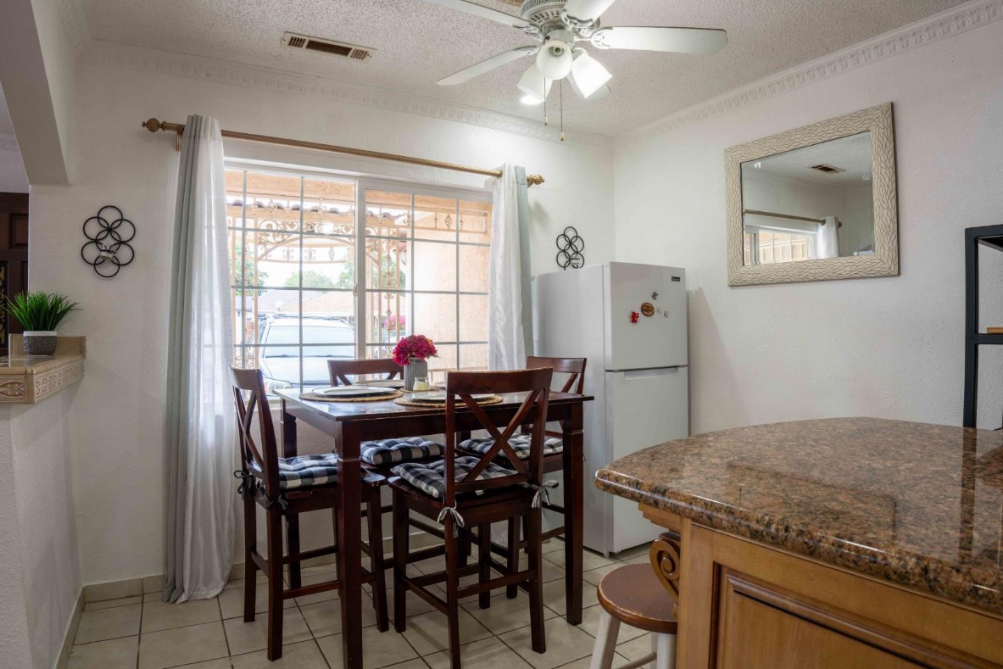 Detail Gallery Image 4 of 12 For 2232 Euclid Ave, East Palo Alto,  CA 94303 - 4 Beds | 2/1 Baths