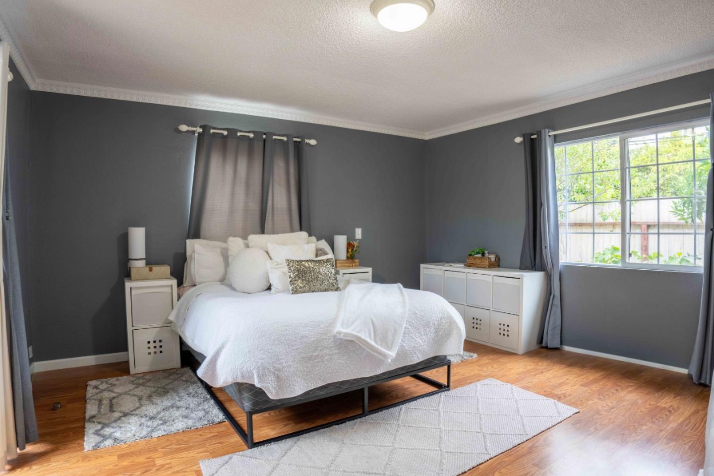 Detail Gallery Image 6 of 12 For 2232 Euclid Ave, East Palo Alto,  CA 94303 - 4 Beds | 2/1 Baths