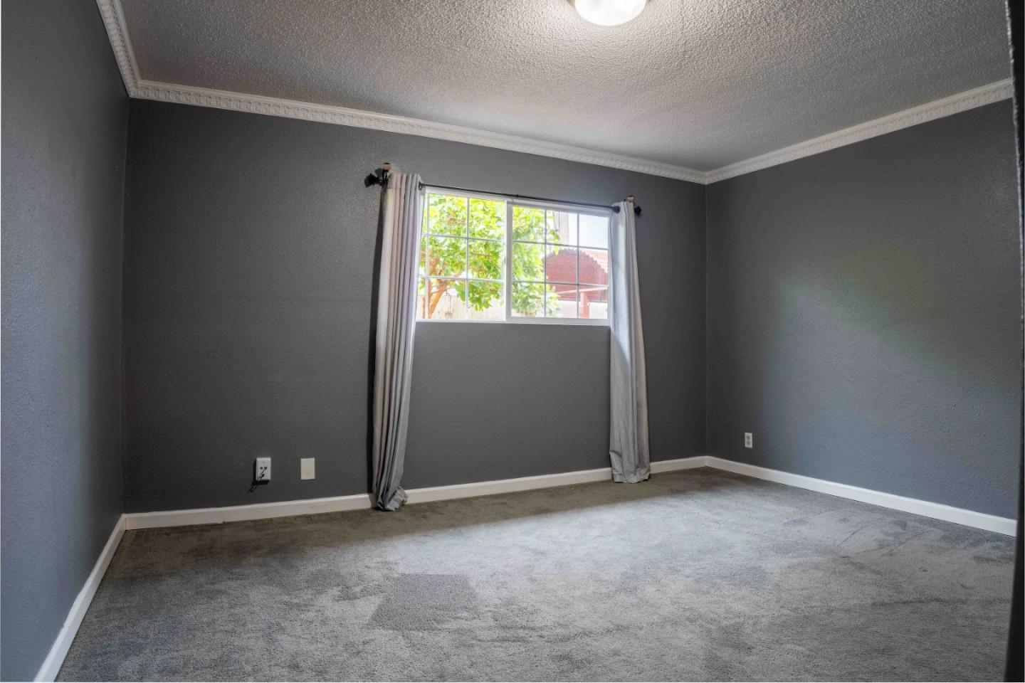 Detail Gallery Image 8 of 12 For 2232 Euclid Ave, East Palo Alto,  CA 94303 - 4 Beds | 2/1 Baths