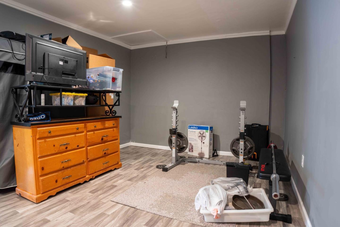 Detail Gallery Image 9 of 12 For 2232 Euclid Ave, East Palo Alto,  CA 94303 - 4 Beds | 2/1 Baths