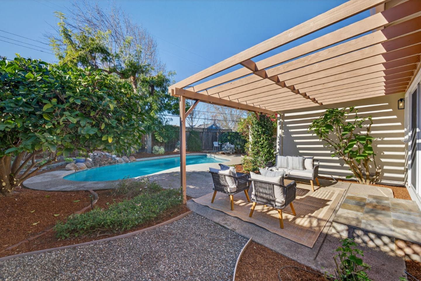 Detail Gallery Image 25 of 39 For 1065 Huntingdon Dr, San Jose,  CA 95129 - 3 Beds | 2 Baths