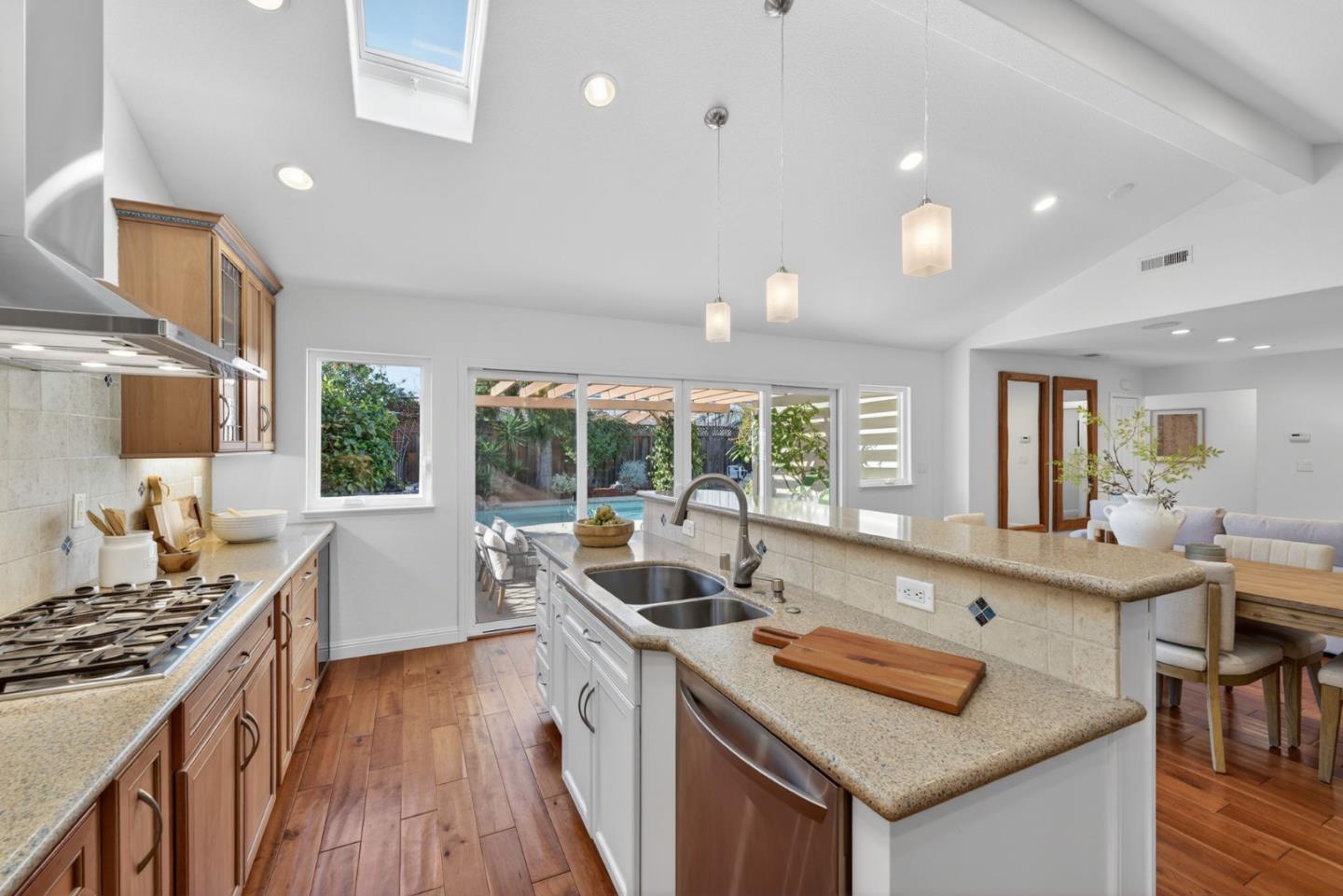 Detail Gallery Image 9 of 39 For 1065 Huntingdon Dr, San Jose,  CA 95129 - 3 Beds | 2 Baths