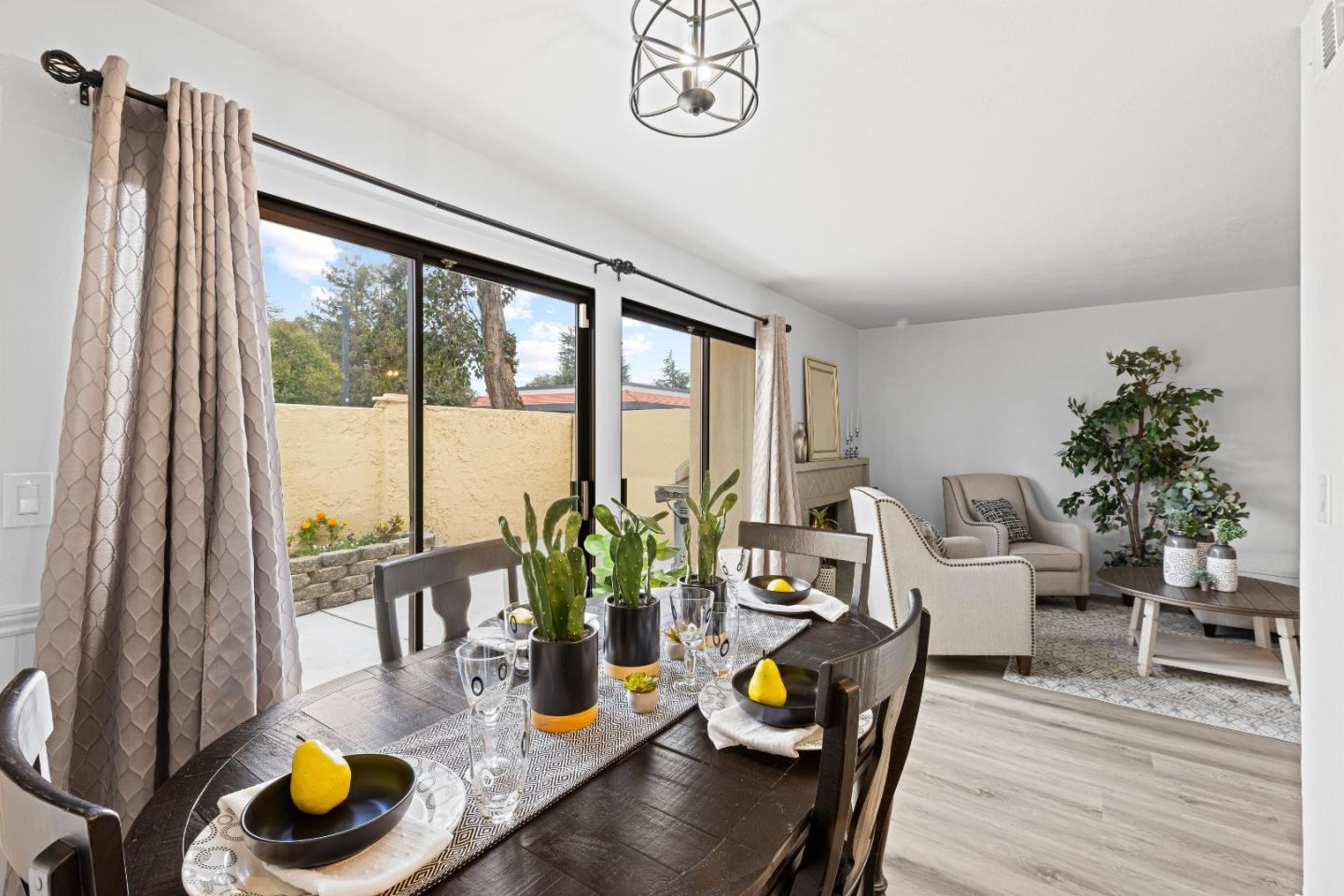 Detail Gallery Image 10 of 41 For 8170 Westwood Dr #22,  Gilroy,  CA 95020 - 2 Beds | 1/1 Baths