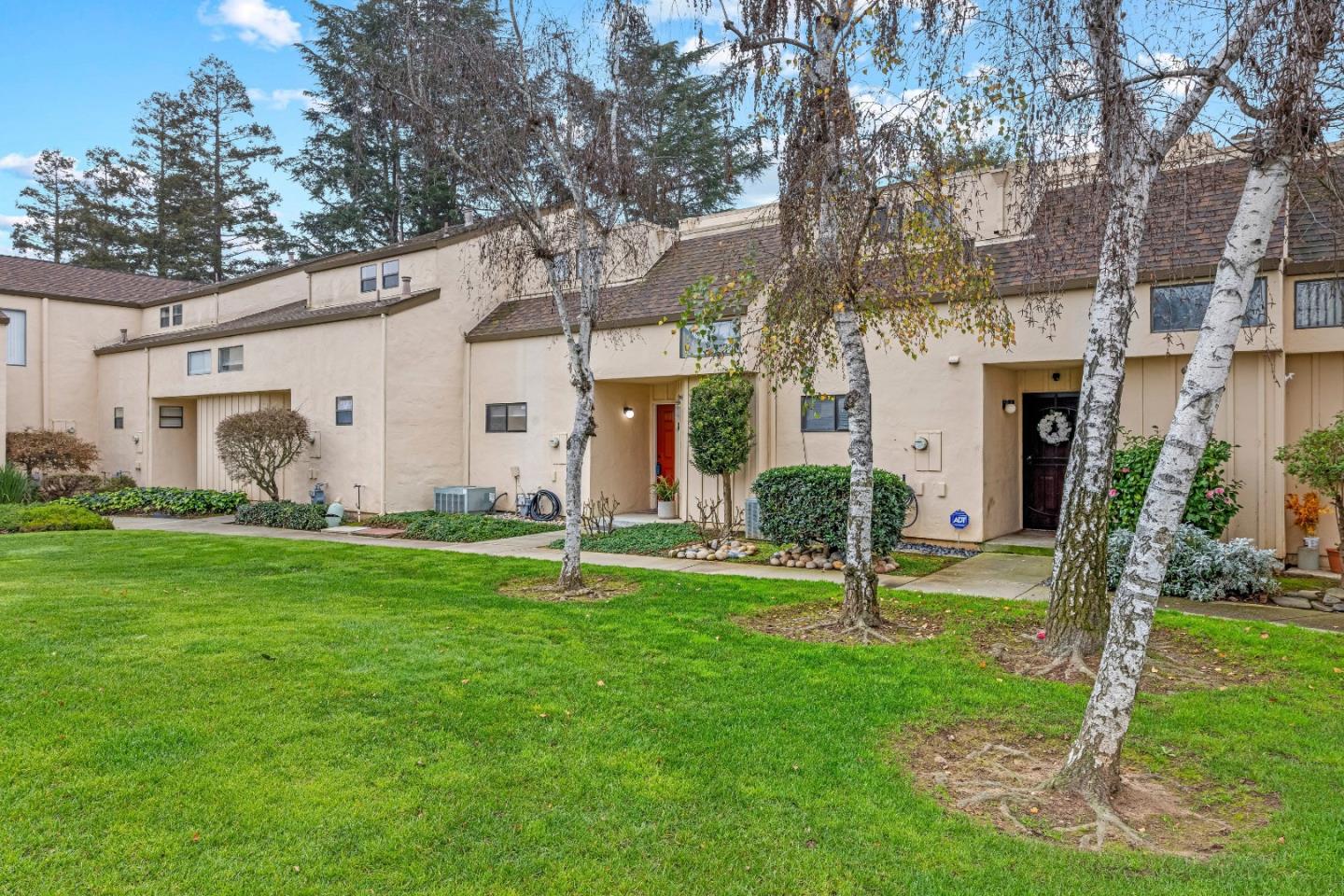 Detail Gallery Image 2 of 41 For 8170 Westwood Dr #22,  Gilroy,  CA 95020 - 2 Beds | 1/1 Baths