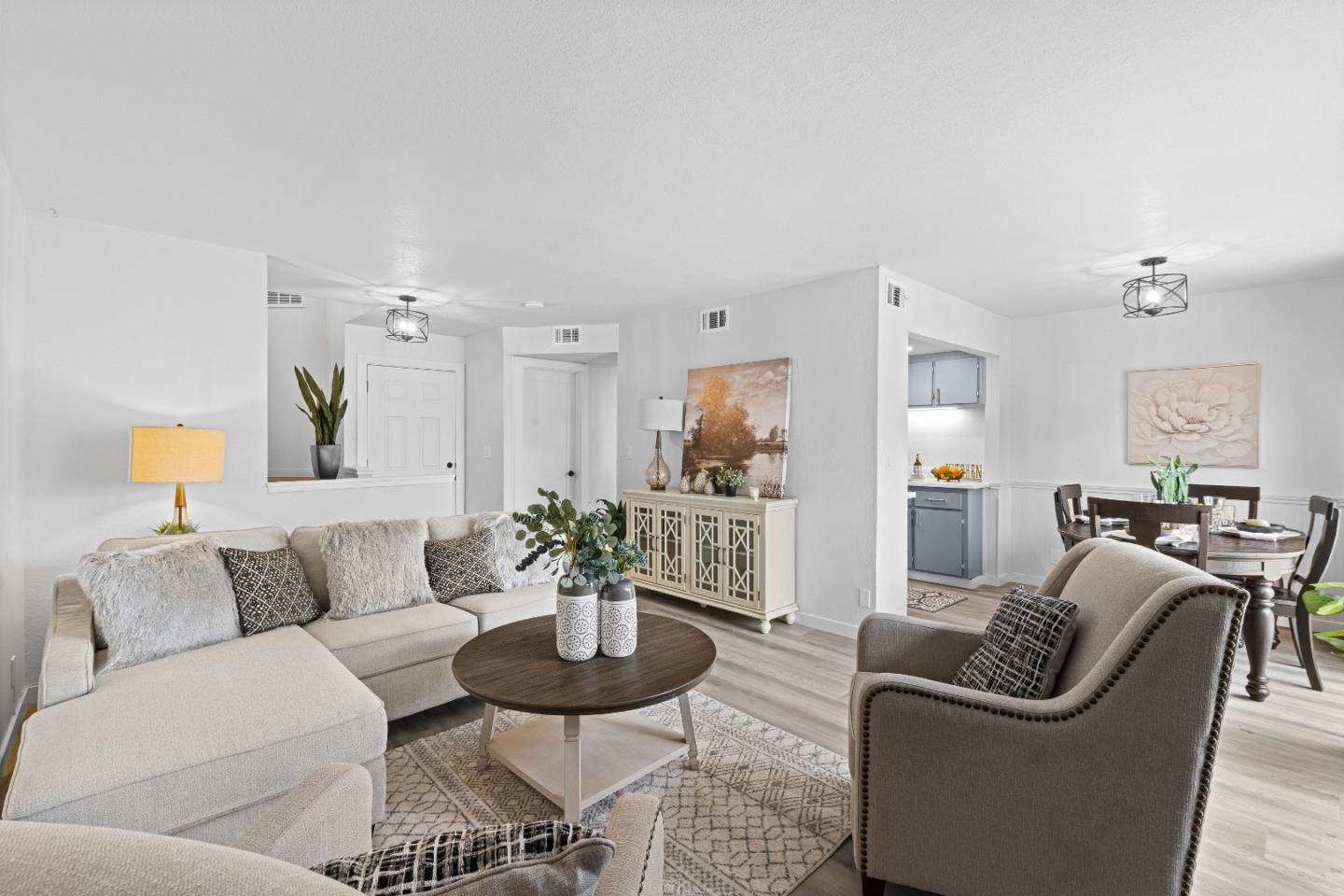 Detail Gallery Image 4 of 41 For 8170 Westwood Dr #22,  Gilroy,  CA 95020 - 2 Beds | 1/1 Baths