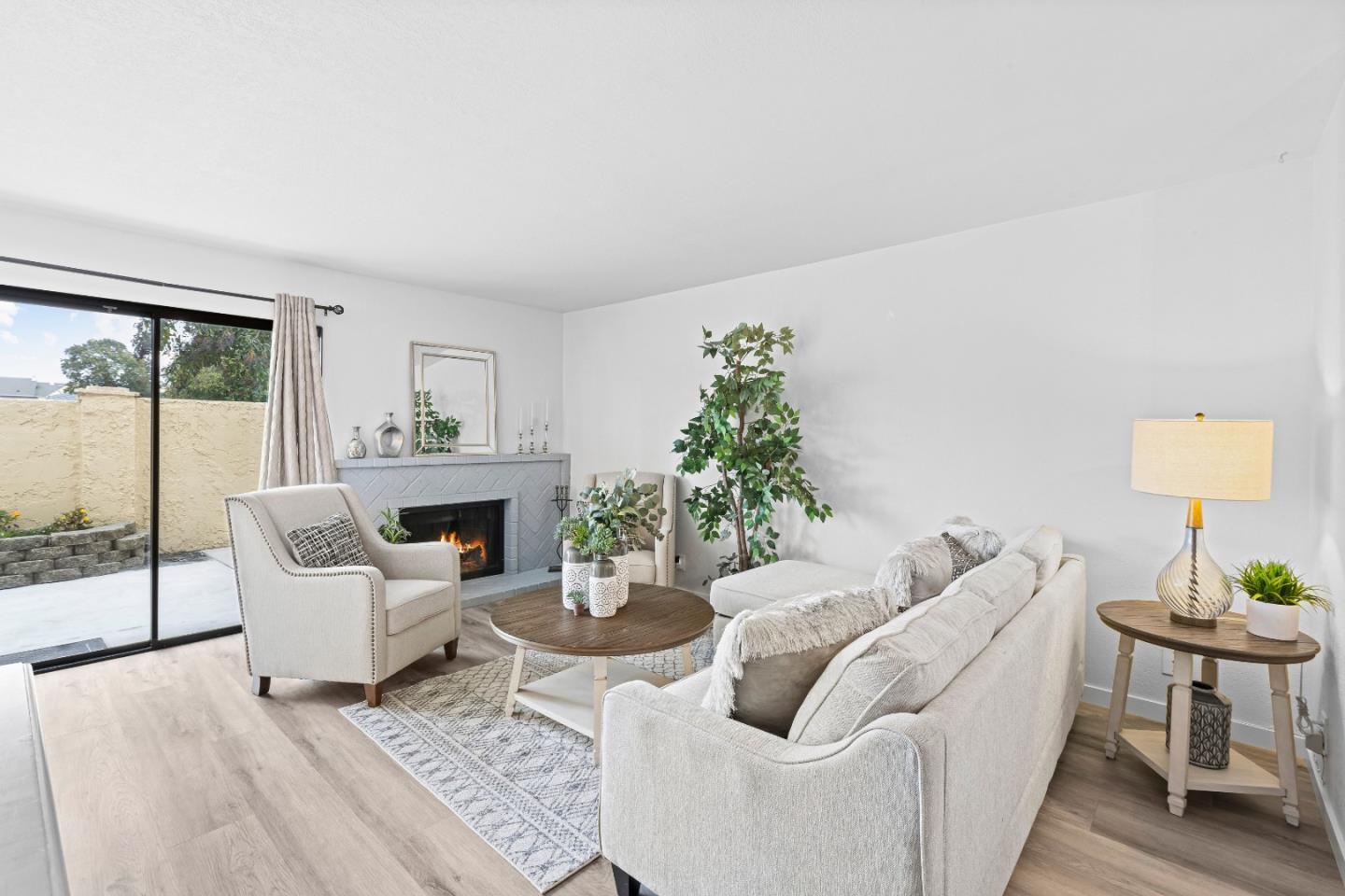 Detail Gallery Image 6 of 41 For 8170 Westwood Dr #22,  Gilroy,  CA 95020 - 2 Beds | 1/1 Baths