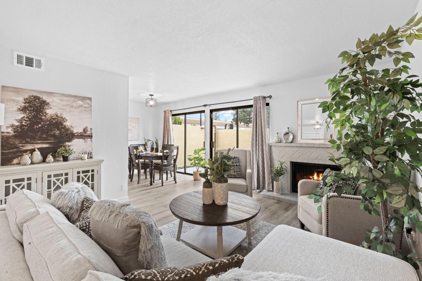 Detail Gallery Image 7 of 41 For 8170 Westwood Dr #22,  Gilroy,  CA 95020 - 2 Beds | 1/1 Baths