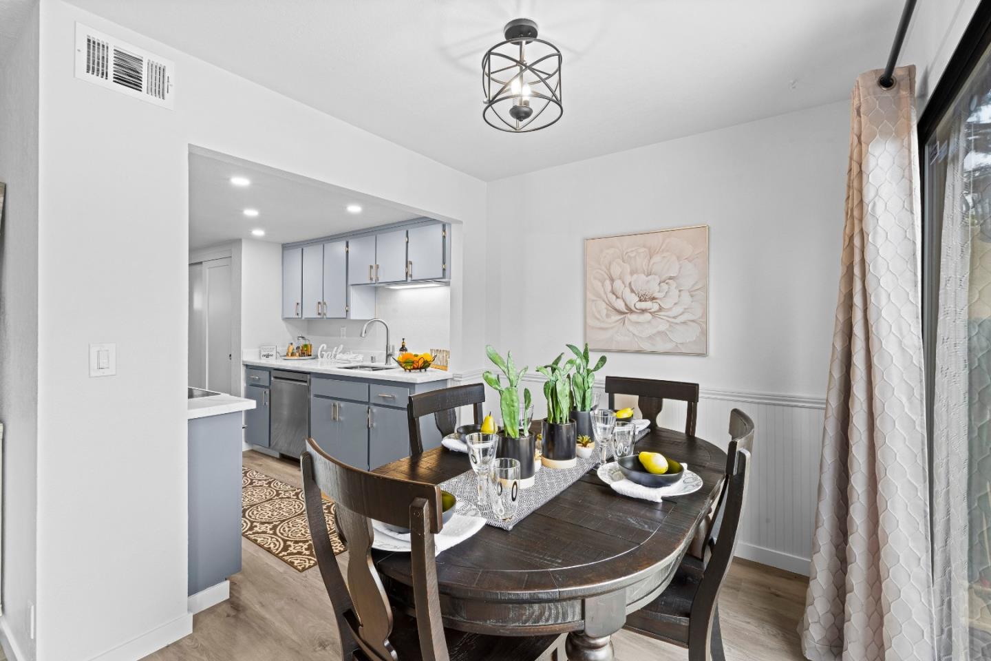 Detail Gallery Image 8 of 41 For 8170 Westwood Dr #22,  Gilroy,  CA 95020 - 2 Beds | 1/1 Baths