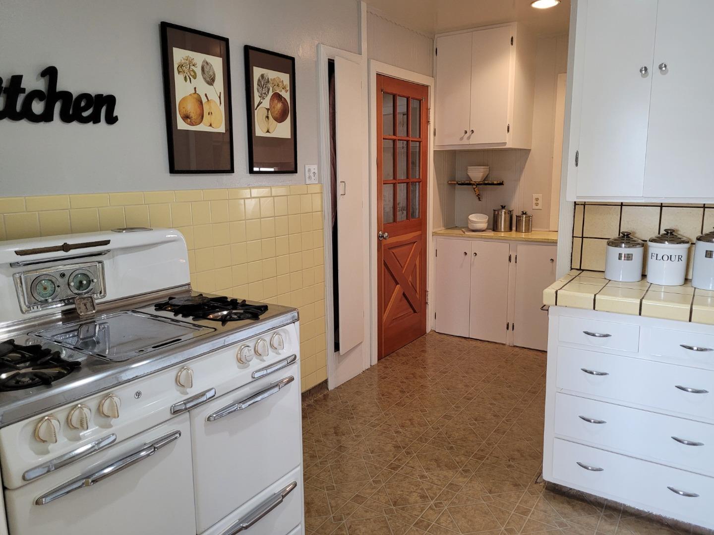 Detail Gallery Image 23 of 47 For 297 N San Anselmo Ave, San Bruno,  CA 94066 - 4 Beds | 2/1 Baths