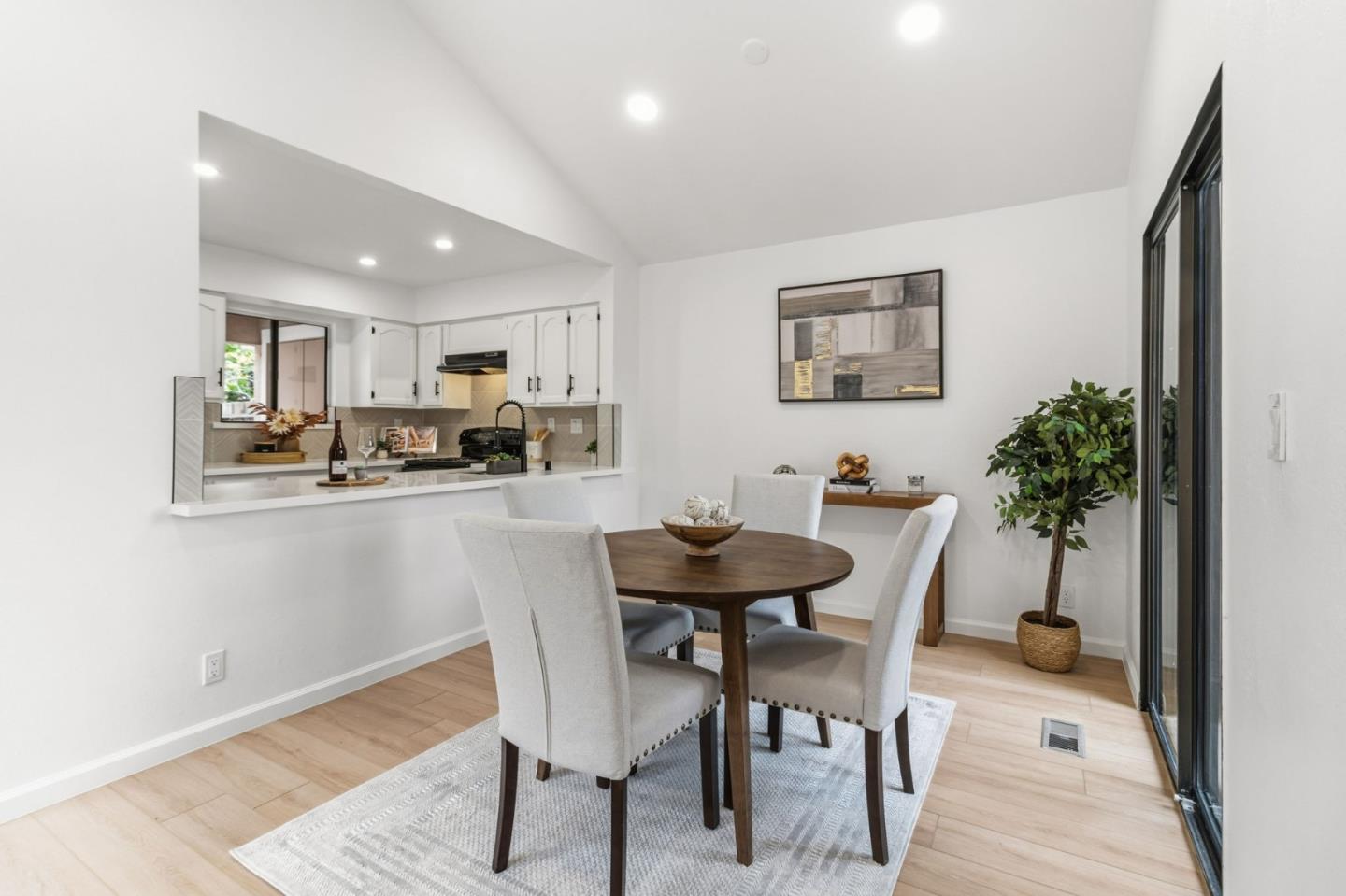 Detail Gallery Image 8 of 32 For 2757 Gamble Ct, Hayward,  CA 94542 - 2 Beds | 2 Baths