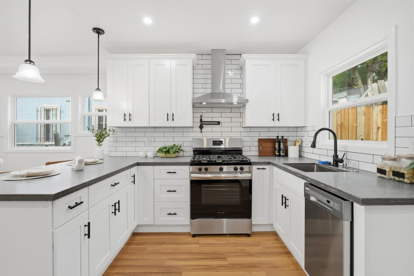 Detail Gallery Image 11 of 40 For 8724 Macarthur Blvd, Oakland,  CA 94605 - 2 Beds | 1 Baths