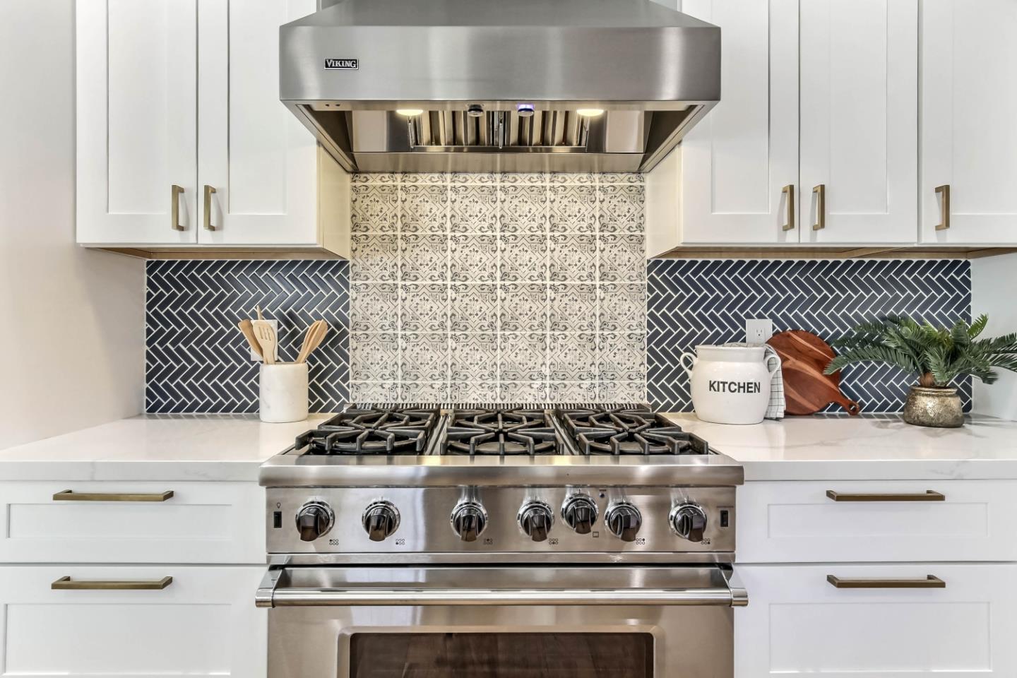 Detail Gallery Image 11 of 34 For 6218 Woosley Dr, San Jose,  CA 95123 - 4 Beds | 2/1 Baths