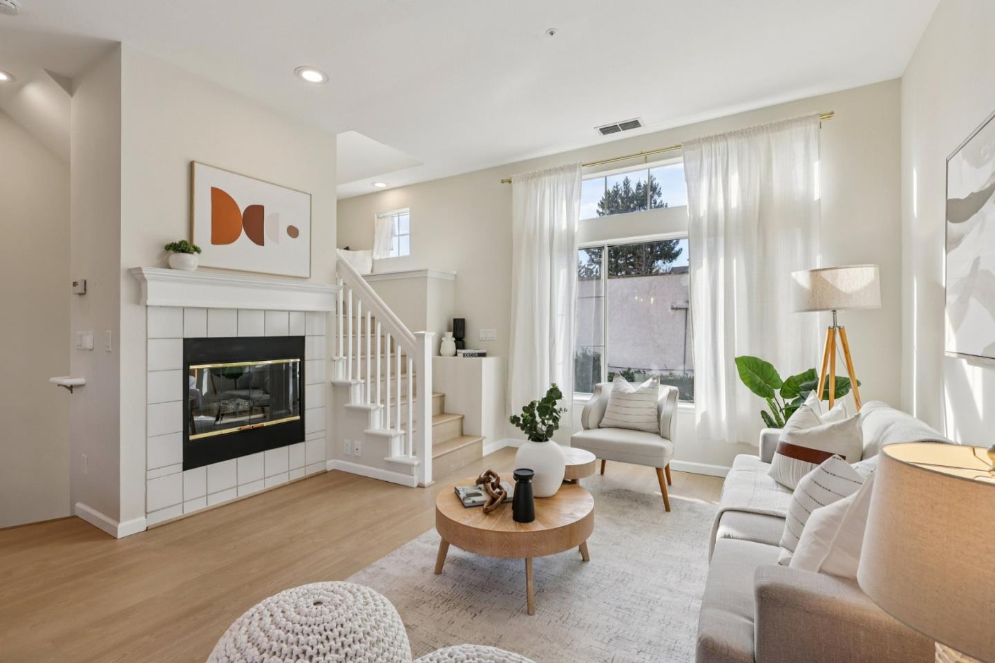 Detail Gallery Image 3 of 28 For 979 Pinto Palm Ter #45,  Sunnyvale,  CA 94087 - 2 Beds | 2 Baths