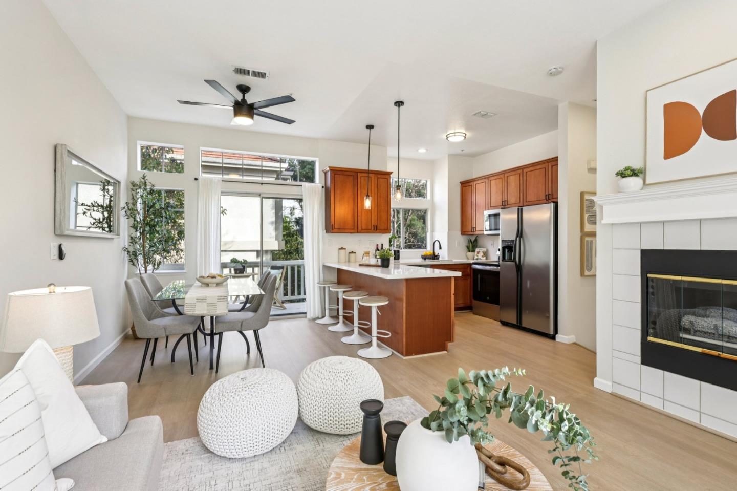 Detail Gallery Image 4 of 28 For 979 Pinto Palm Ter #45,  Sunnyvale,  CA 94087 - 2 Beds | 2 Baths