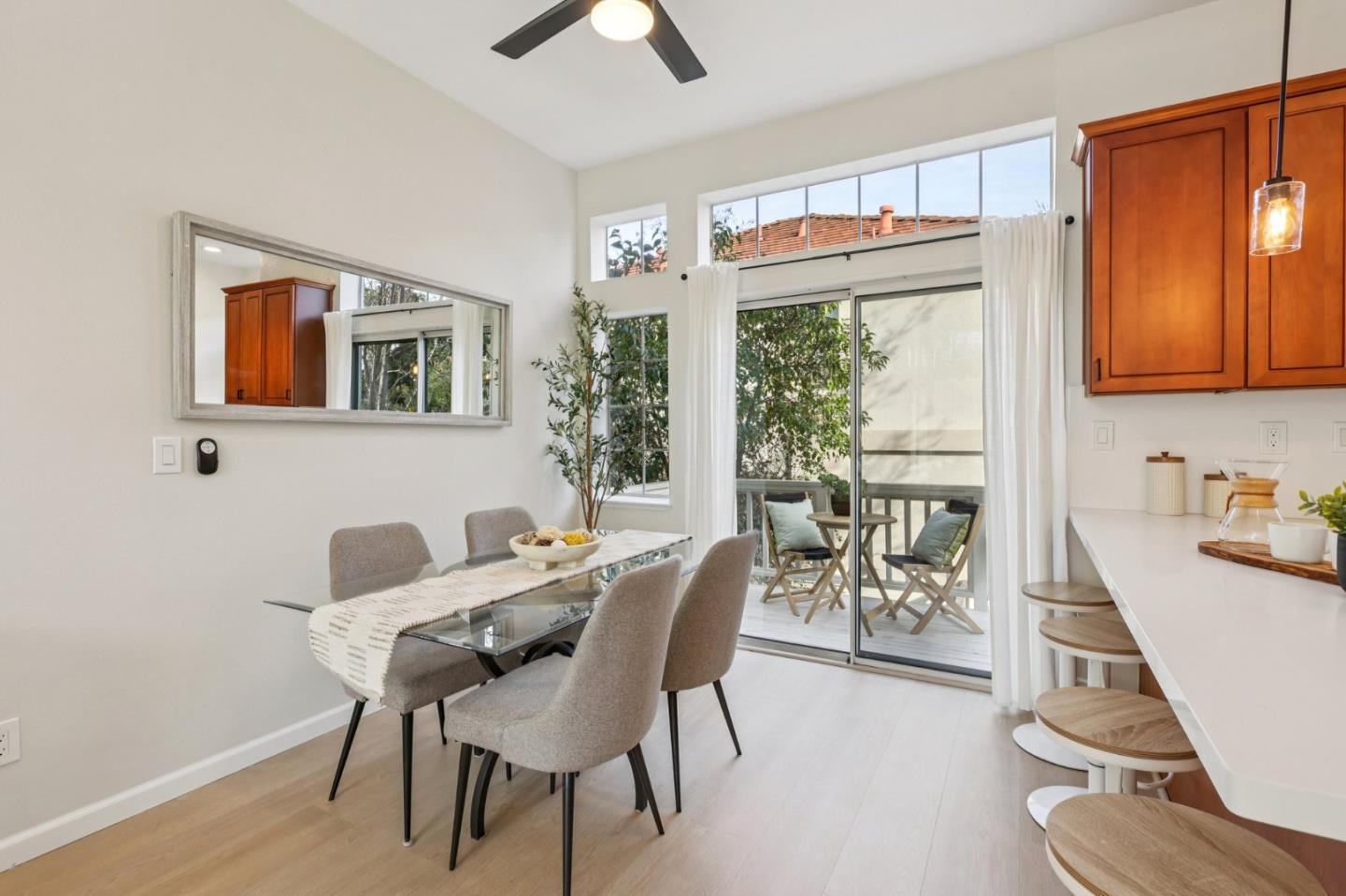 Detail Gallery Image 6 of 28 For 979 Pinto Palm Ter #45,  Sunnyvale,  CA 94087 - 2 Beds | 2 Baths