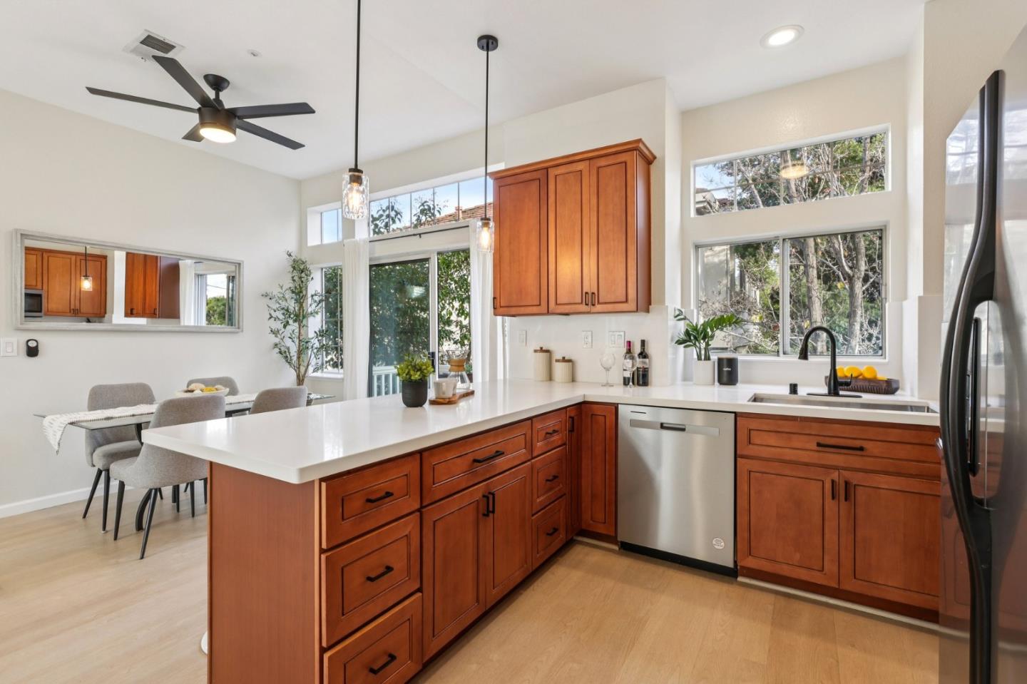 Detail Gallery Image 9 of 28 For 979 Pinto Palm Ter #45,  Sunnyvale,  CA 94087 - 2 Beds | 2 Baths