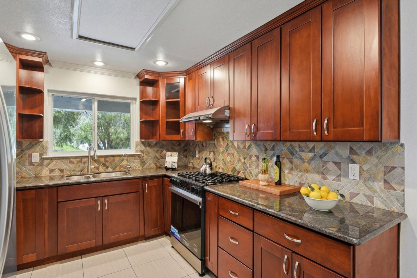 Detail Gallery Image 11 of 38 For 584 Giraudo Dr, San Jose,  CA 95111 - 4 Beds | 2 Baths