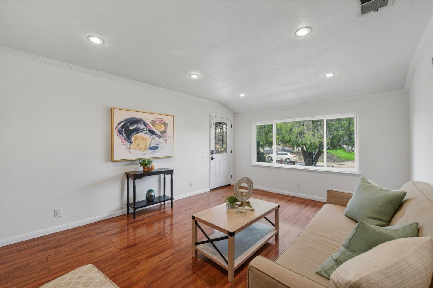 Detail Gallery Image 6 of 38 For 584 Giraudo Dr, San Jose,  CA 95111 - 4 Beds | 2 Baths