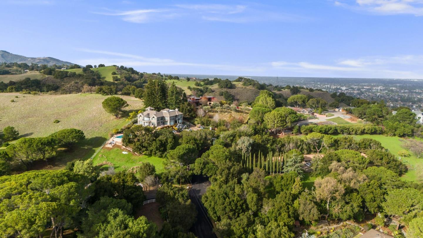 Detail Gallery Image 30 of 42 For 22301 Rolling Hills Rd, Saratoga,  CA 95070 - 2 Beds | 2 Baths