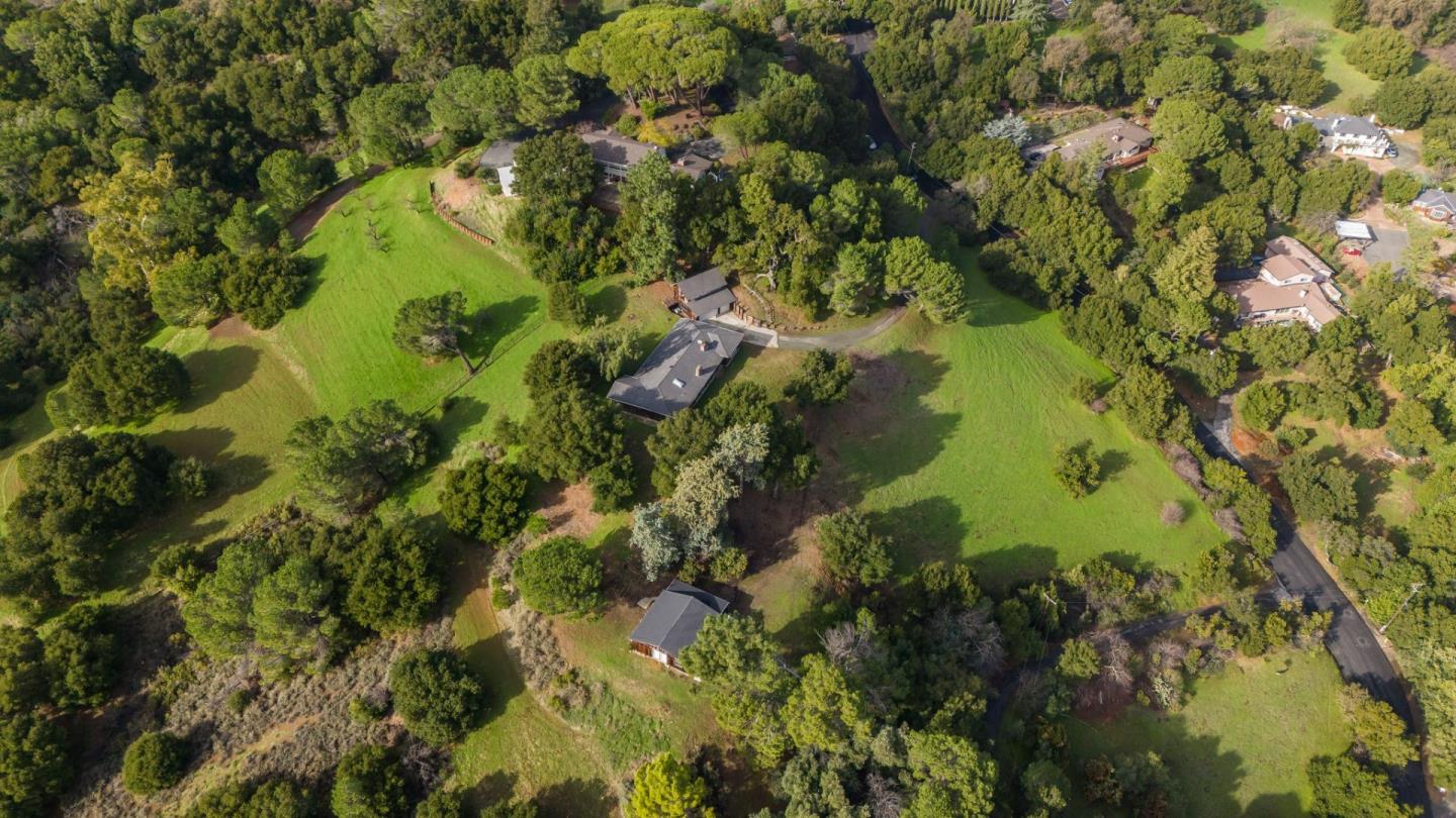 Detail Gallery Image 9 of 42 For 22301 Rolling Hills Rd, Saratoga,  CA 95070 - 2 Beds | 2 Baths