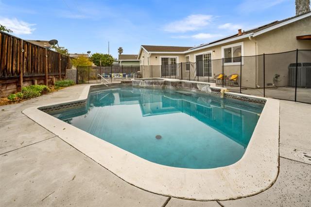 Detail Gallery Image 17 of 18 For 184 Sun Blossom Dr, San Jose,  CA 95123 - 4 Beds | 3 Baths