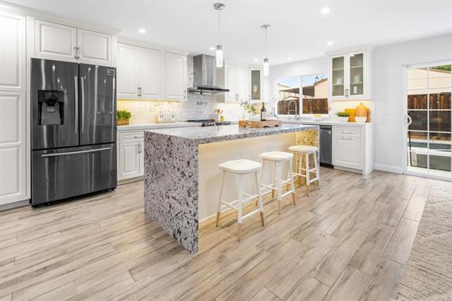 Detail Gallery Image 4 of 18 For 184 Sun Blossom Dr, San Jose,  CA 95123 - 4 Beds | 3 Baths