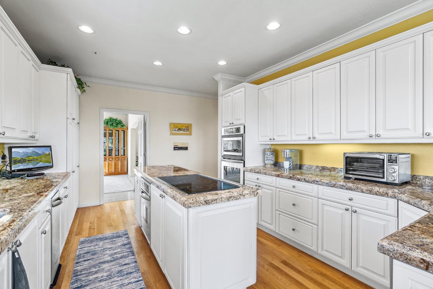 Detail Gallery Image 11 of 29 For 25611 Whip Rd, Monterey,  CA 93940 - 4 Beds | 3/1 Baths