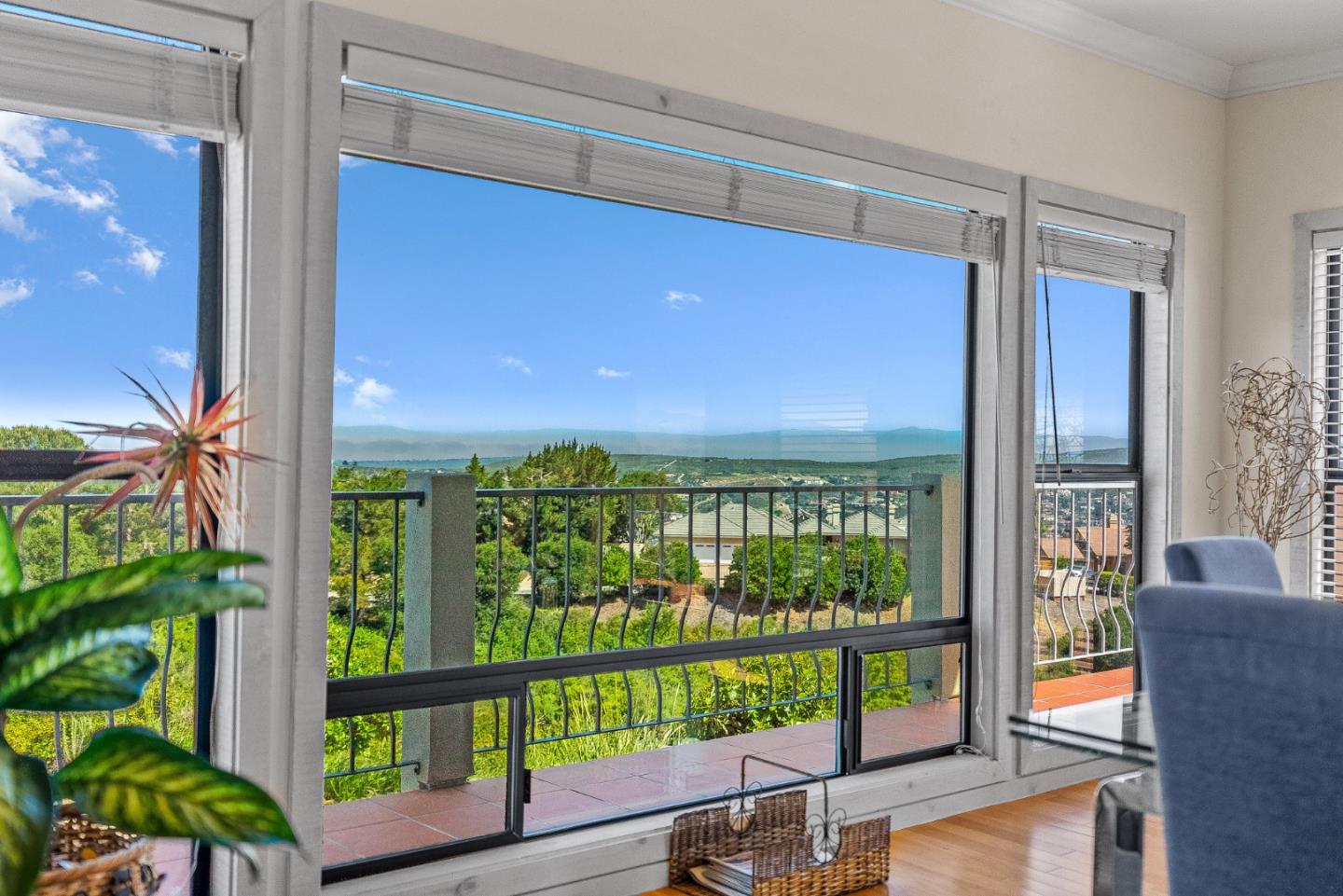 Detail Gallery Image 14 of 29 For 25611 Whip Rd, Monterey,  CA 93940 - 4 Beds | 3/1 Baths