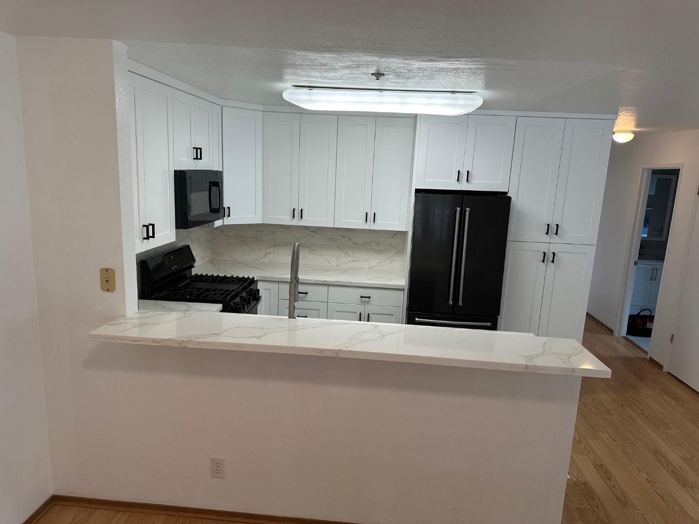 Detail Gallery Image 11 of 48 For 808 Red Leaf Ct, San Francisco,  CA 94134 - 2 Beds | 2 Baths