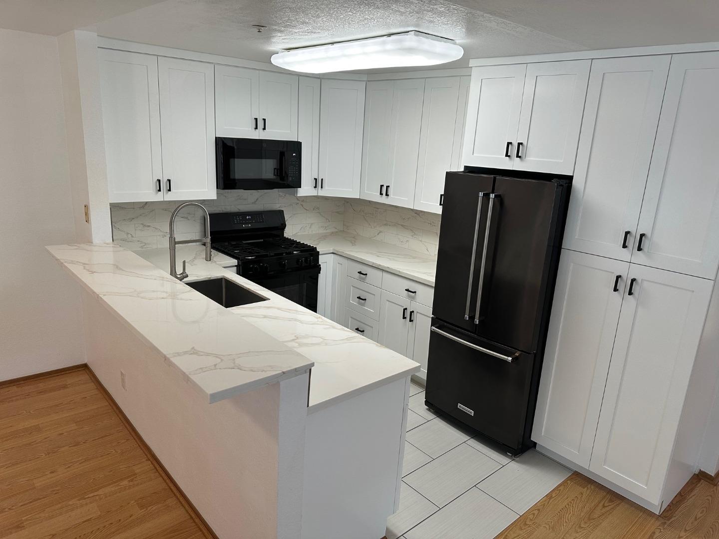 Detail Gallery Image 12 of 48 For 808 Red Leaf Ct, San Francisco,  CA 94134 - 2 Beds | 2 Baths