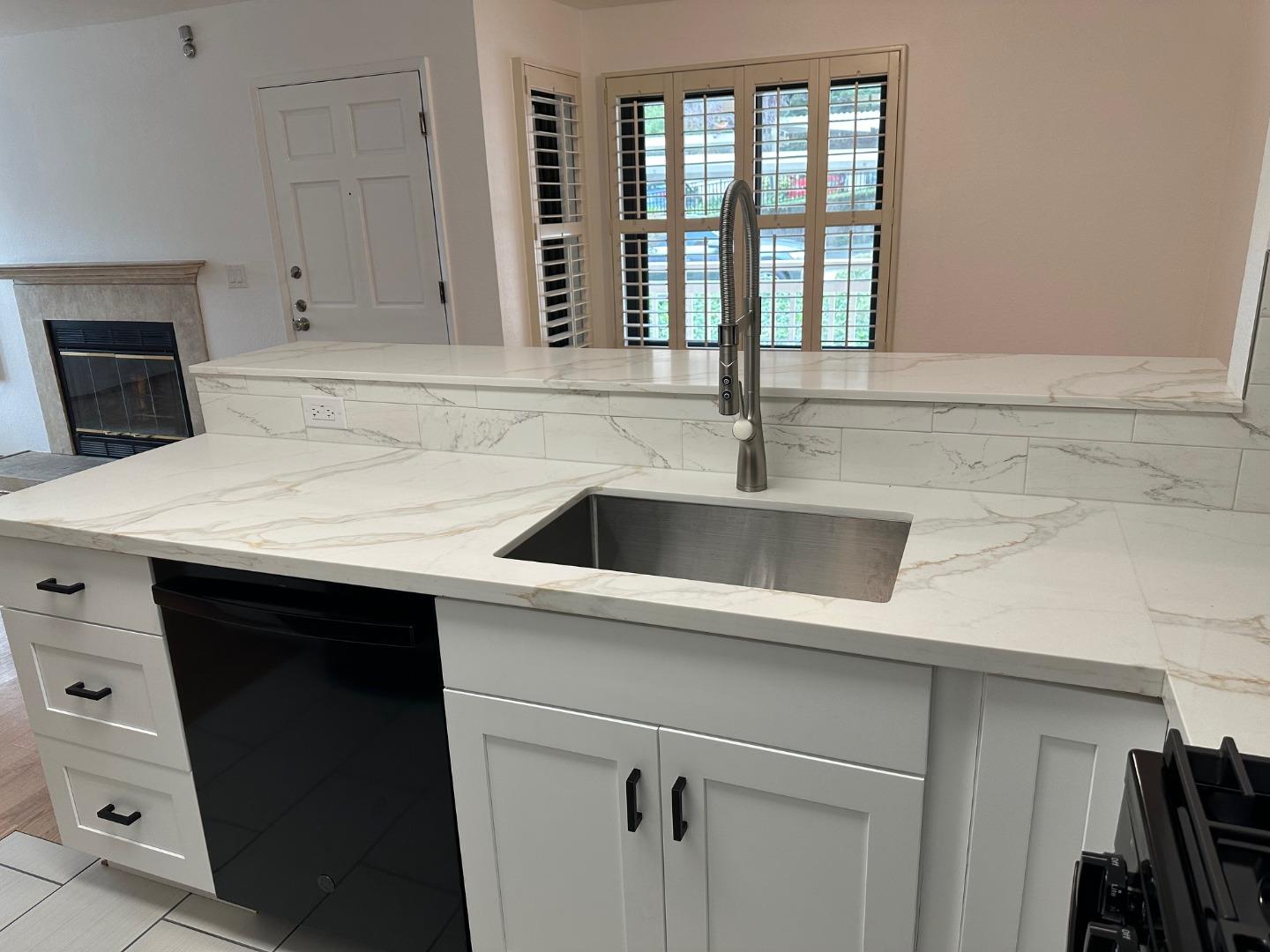 Detail Gallery Image 15 of 48 For 808 Red Leaf Ct, San Francisco,  CA 94134 - 2 Beds | 2 Baths