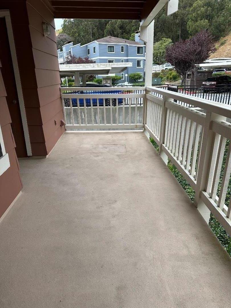 Detail Gallery Image 5 of 48 For 808 Red Leaf Ct, San Francisco,  CA 94134 - 2 Beds | 2 Baths