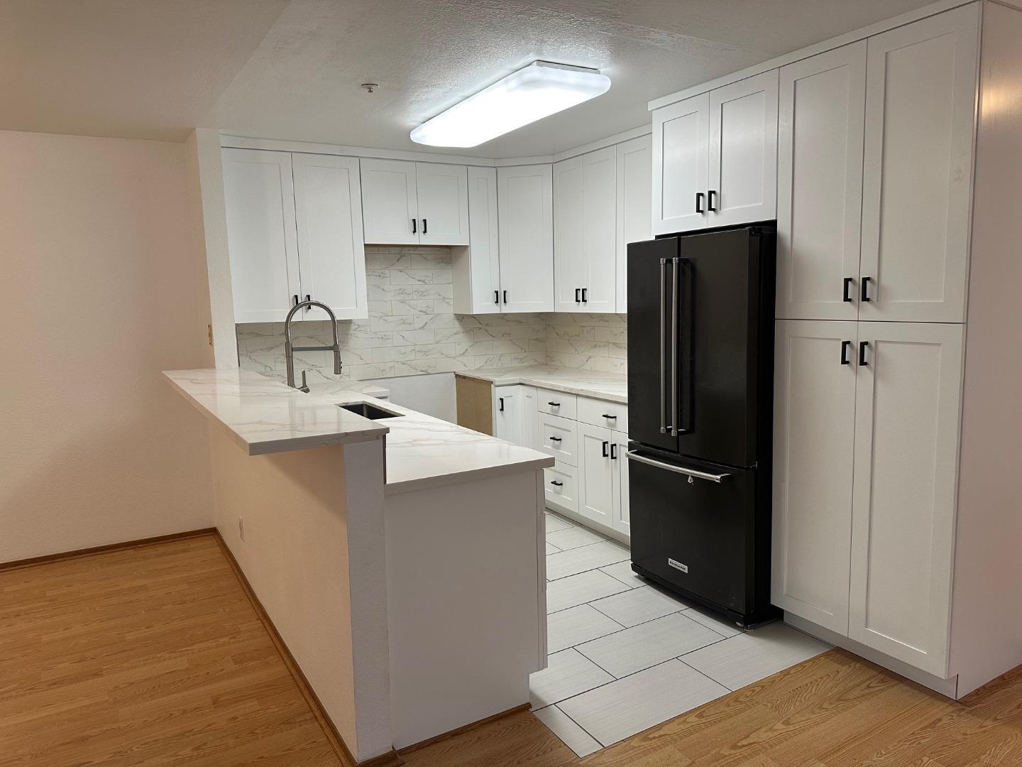 Detail Gallery Image 9 of 48 For 808 Red Leaf Ct, San Francisco,  CA 94134 - 2 Beds | 2 Baths