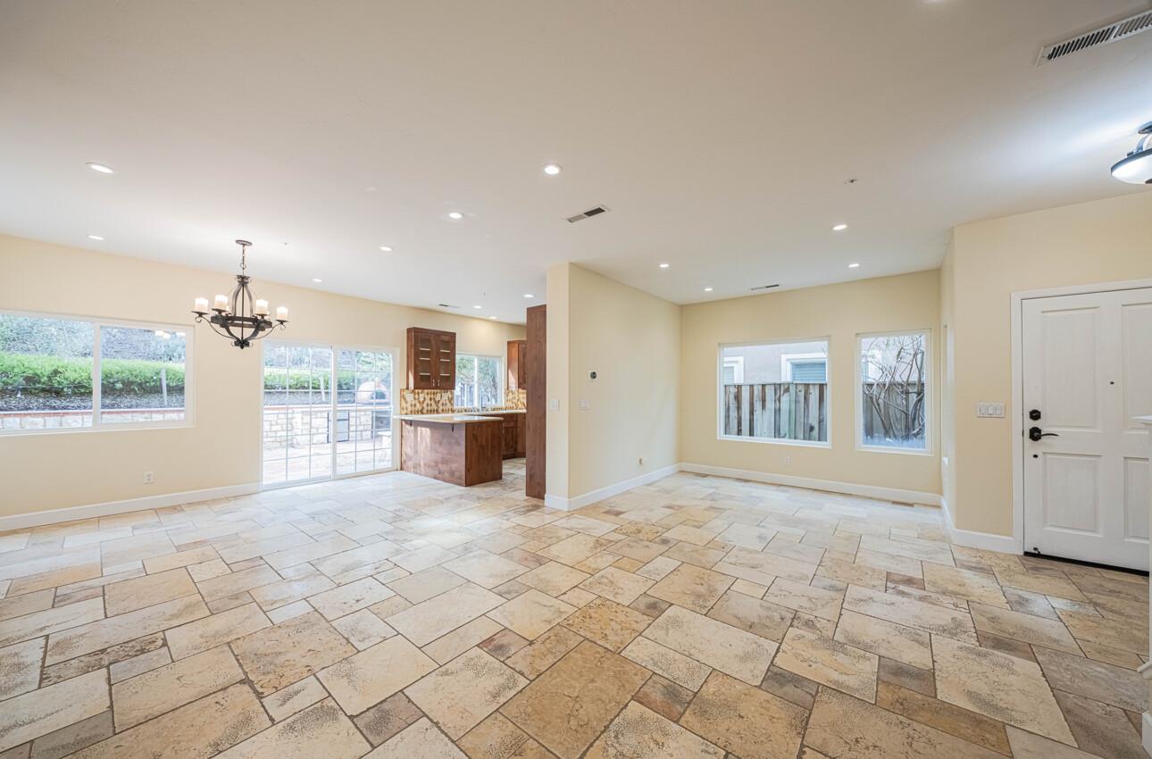 Detail Gallery Image 5 of 32 For 18050 Stonehaven, Salinas,  CA 93908 - 3 Beds | 2/1 Baths